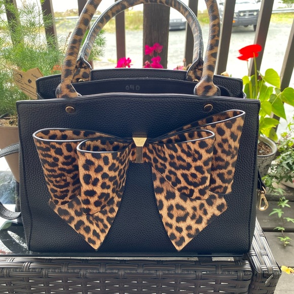 Gorgeous little cheetah 🐆 print bow bag - Picture 2 of 4